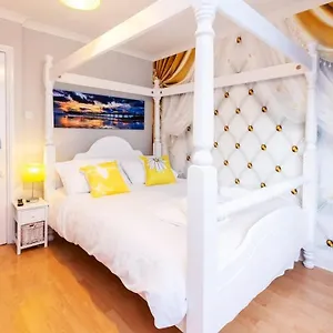 https://stylish-townhouse-parking-seconds-from-the-sea.brighton-hotels-england.com