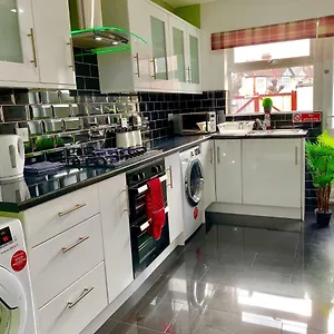https://london-2-bedroom-apartment-kitchen-reception-and-london.brighton-hotels-england.com